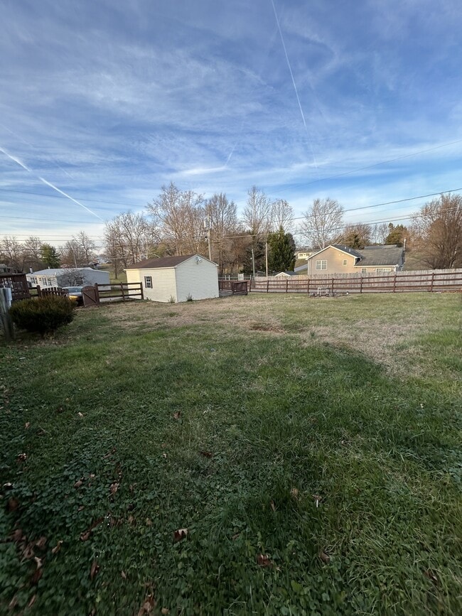 Building Photo - 28 Moats Ln