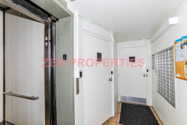 Building Photo - 2 bedroom, 1 bath unit with 1 parking stal...