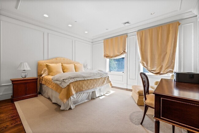 Building Photo - 348 Beacon St