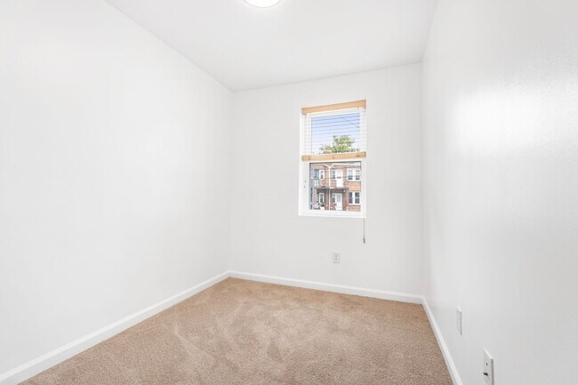 Building Photo - Beautiful 3 BR/1.5 BA Townhome in Langston!