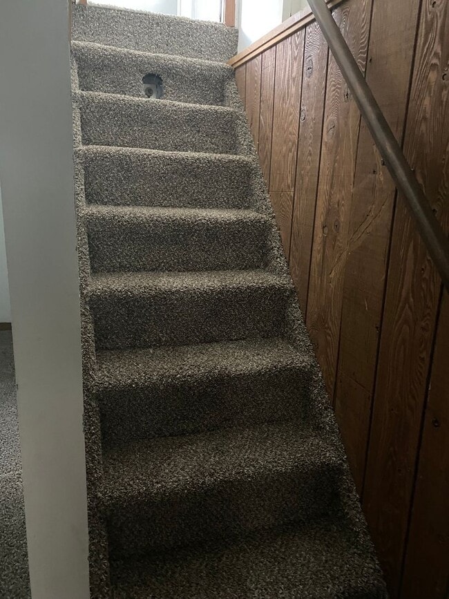 Building Photo - BEAUTIFUL 2 BEDROOM 1 BATH NEWLY REMODELED-- PRIME LOCATION!!!