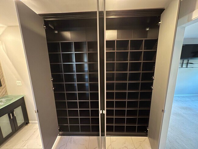 Building Photo - Magnificent 5 Bed 3 Bath Colonial Home Sitting On Massive Lot In Sought After Cabels Mills