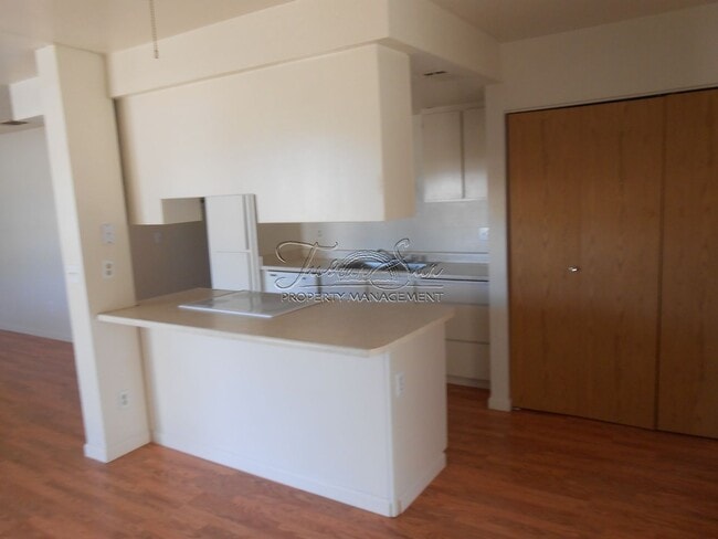 Building Photo - North Redding Home with 2 Car Garage