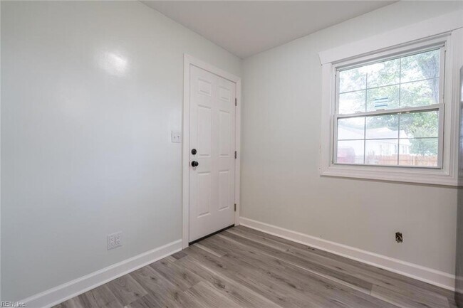 Building Photo - 314 Mohican Dr