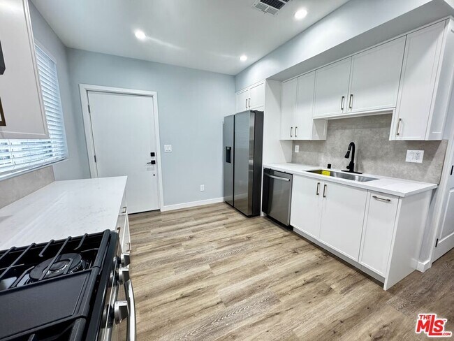 Building Photo - 5637 Homeside Ave