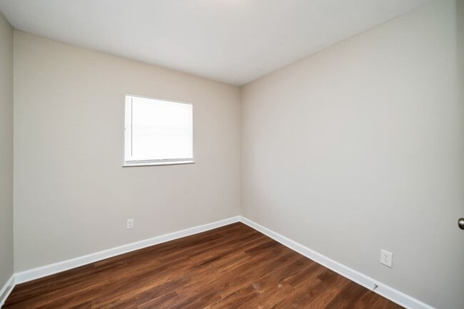 Building Photo - Hidden Gem with Tons of Space and Modern U...