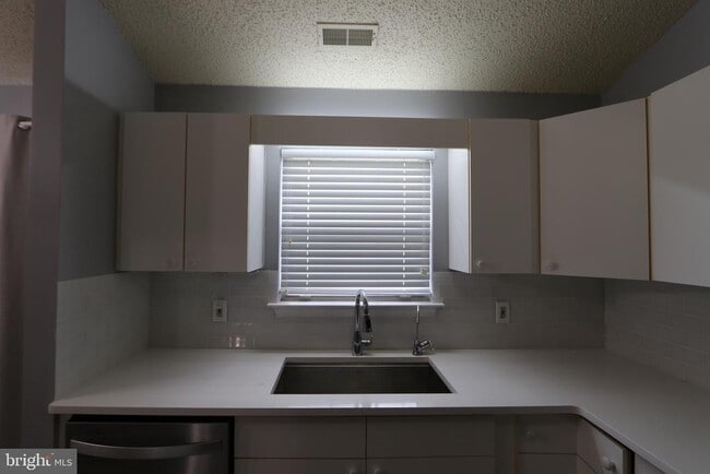 Building Photo - 505 Regency Pl