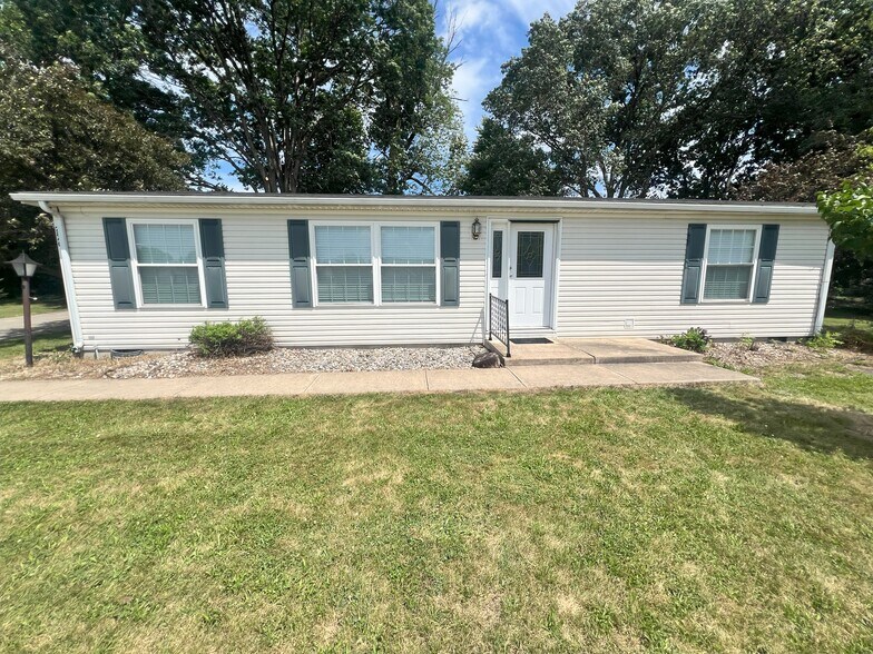 Building Photo - 2840 Applewood Ave