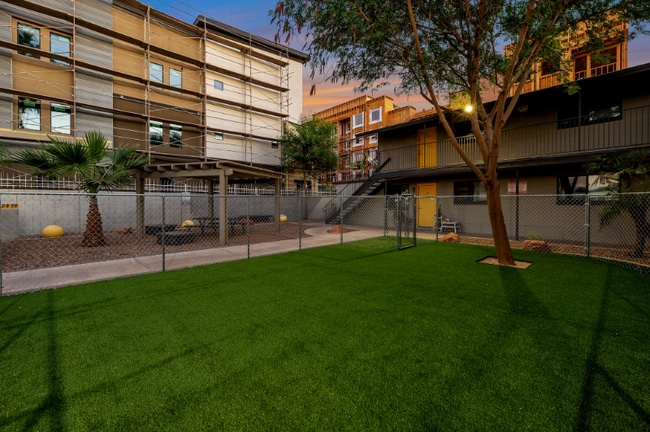 Building Photo - 1827 E Lemon St