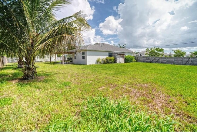 Building Photo - 30600 SW 193rd Ave