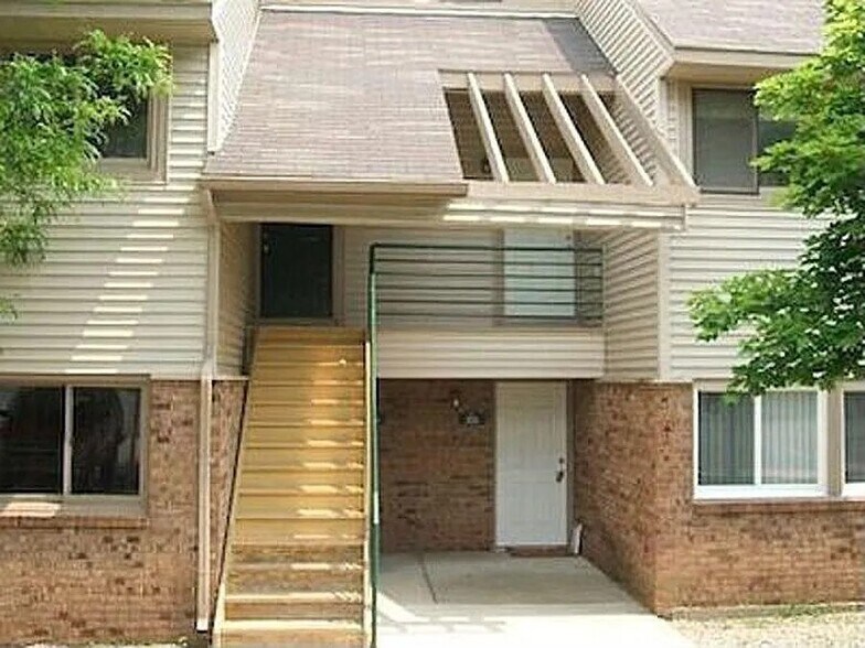Building Photo - 2916 Davison Ave