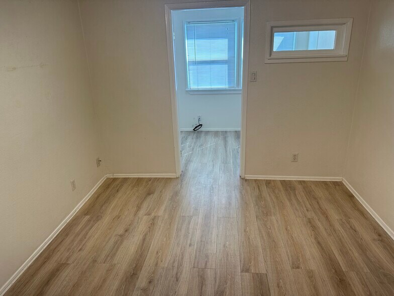 Building Photo - 1068 Pittsfield Ln