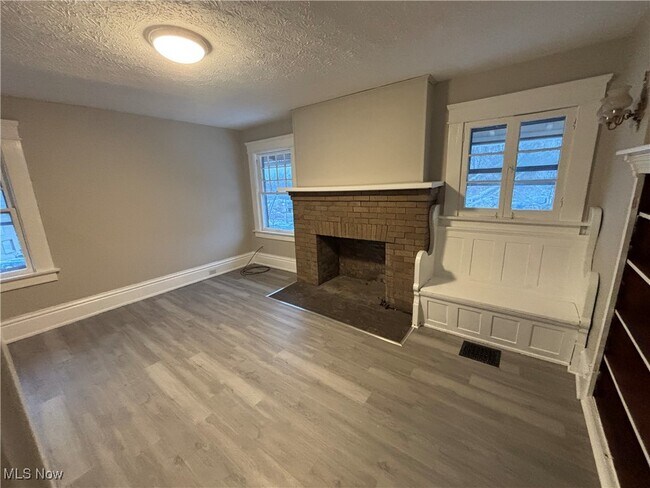 Building Photo - 408 S Arch Ave