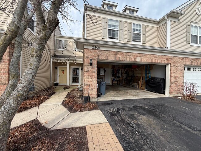 Building Photo - 2554 Evergreen Cir