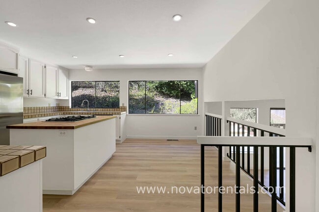 Building Photo - 32 Spinosa Way