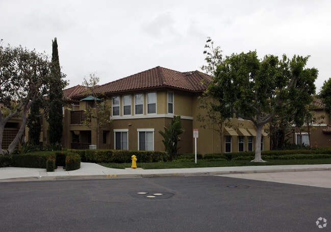 Primary Photo - Santa Alicia Apartments