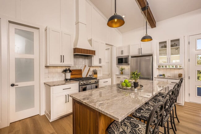 Building Photo - 3373 Mountain View Blvd