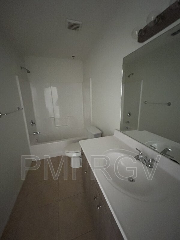 Building Photo - 3007 Linda Vista St