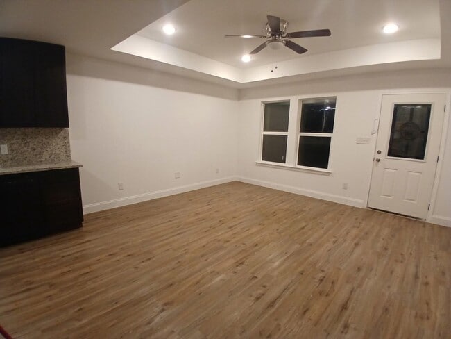 Building Photo - 729 Oak Landing Cir