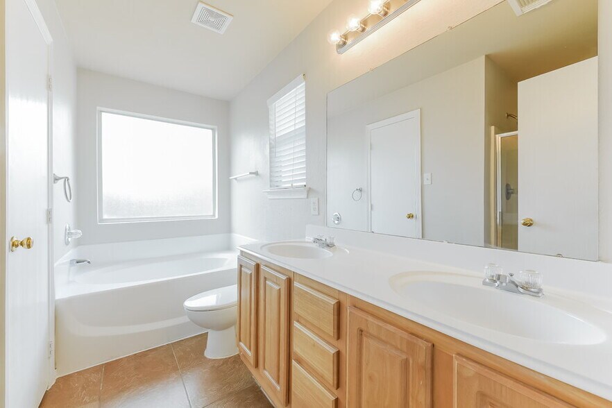 Building Photo - 21030 Stoney Haven Dr