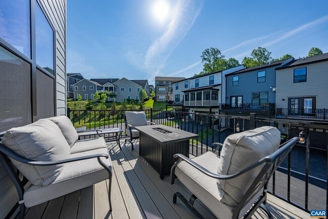 Building Photo - 1521 Knoll Ln