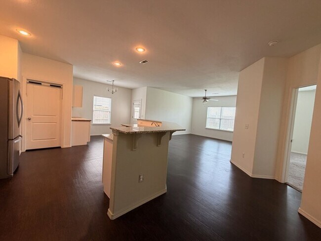 Building Photo - Beautiful 3BR/2BA House in Centerton with 2-Car Garage