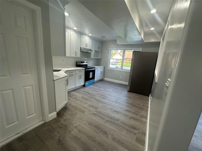 Building Photo - 145 Sequoia Dr