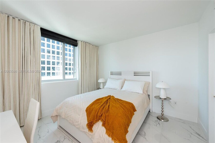 Building Photo - 500 Brickell Ave