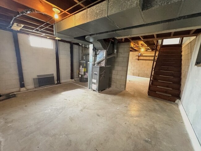 Building Photo - 3971 Far Hills Dr