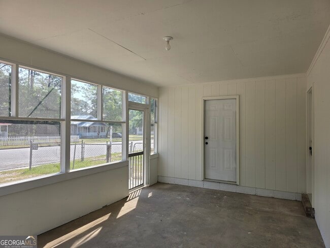 Building Photo - 309 E 3rd St