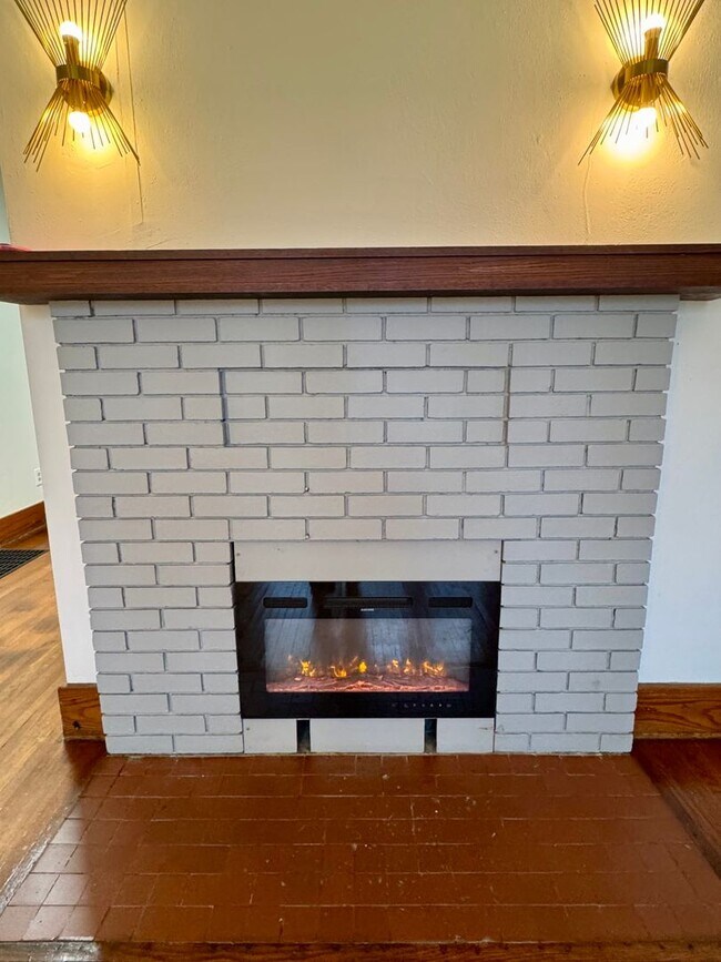 Building Photo - Charming 4-Bedroom Home in Private Setting