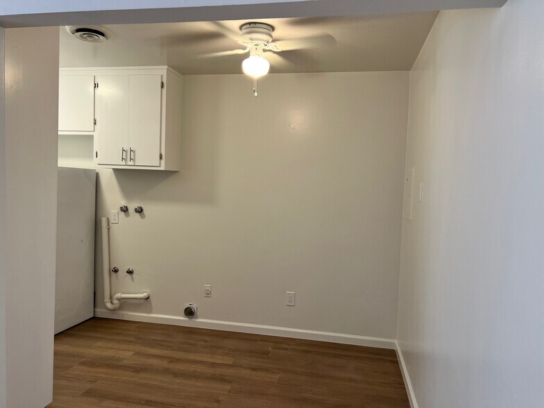 Dining Room - 2516 Drake St