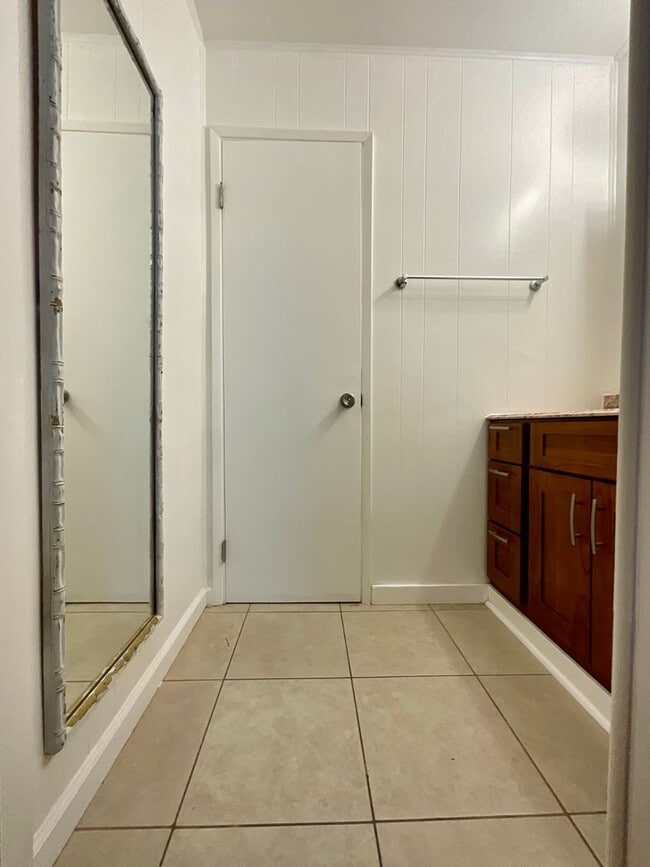 Building Photo - Beautiful, Bright & Airy Beach House--3Beds, 2Baths with Yard