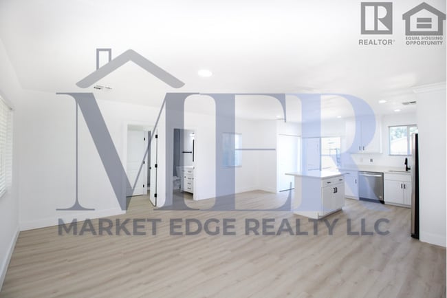 Building Photo - 4Bed/2Bath Home at Indian School/15th Ave! $399 MOVE-IN SPECIAL! Move-In Ready on 12/11/2025!