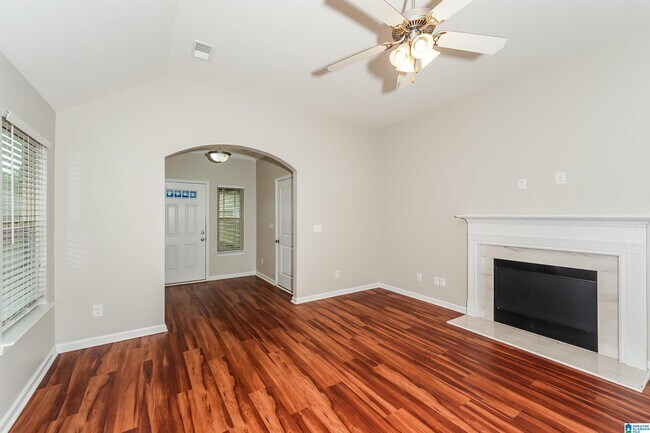 Building Photo - 4849 Cove Ln