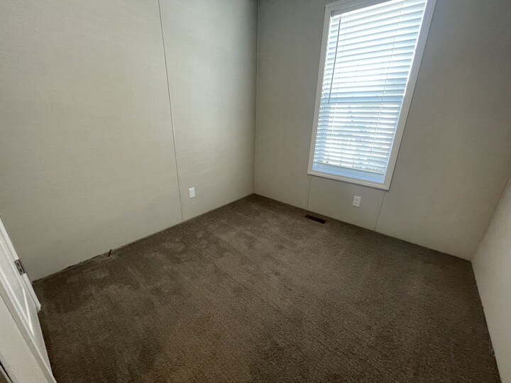 Building Photo - 38039 Leverette Ave