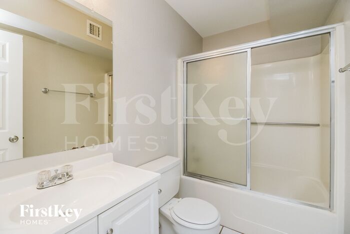 Building Photo - 2328 E Manhatton Dr