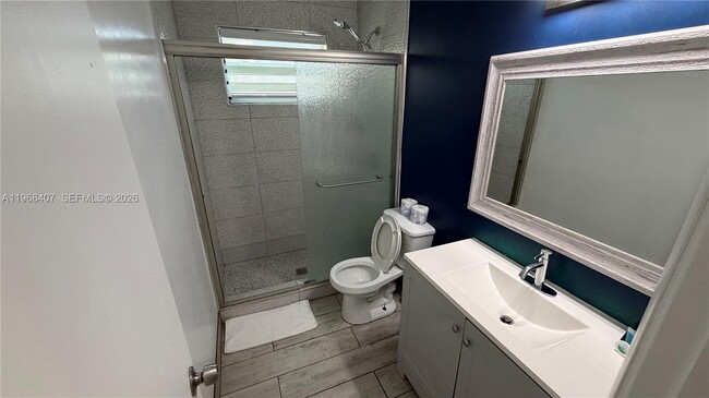 Building Photo - 10000 E Bay Harbor Dr