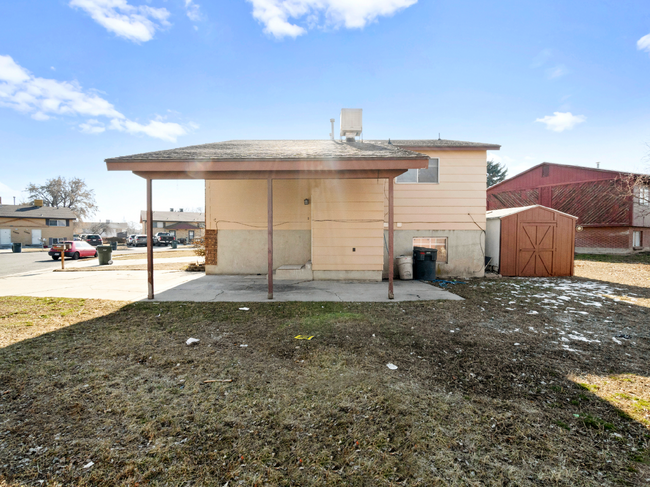 Building Photo - Lovely West Robin Duplex - **FIRST MONTH i...