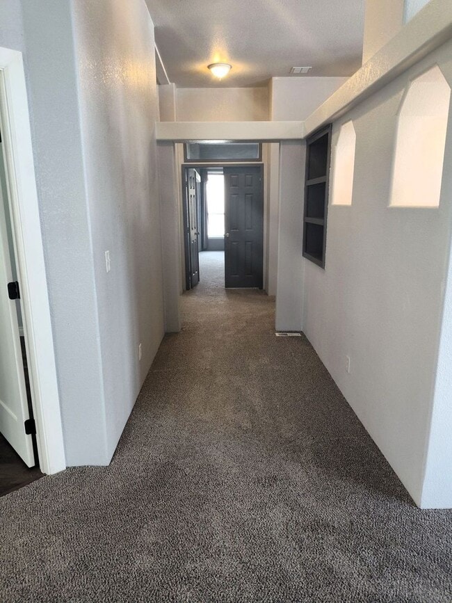 Building Photo - Spacious 3 Bed, 2 Bath Home with Shop & Stunning River Views – Clemans Addition