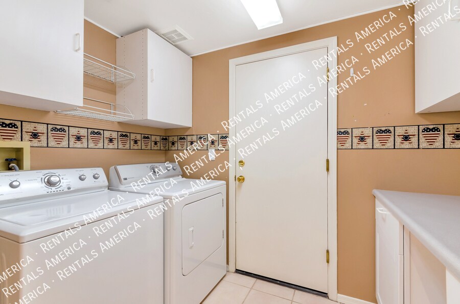 Building Photo - 10951 E Soaptree Pl