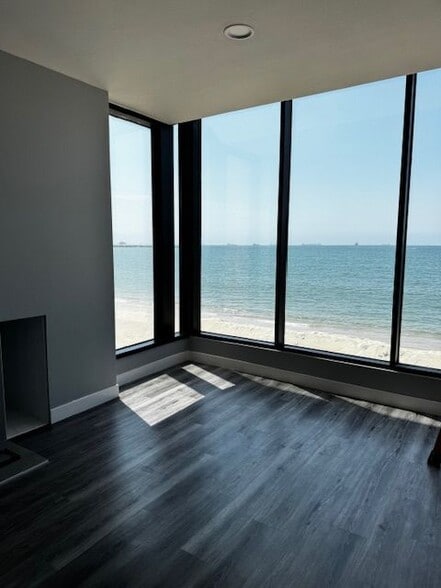 Building Photo - 6117 E Seaside Walk