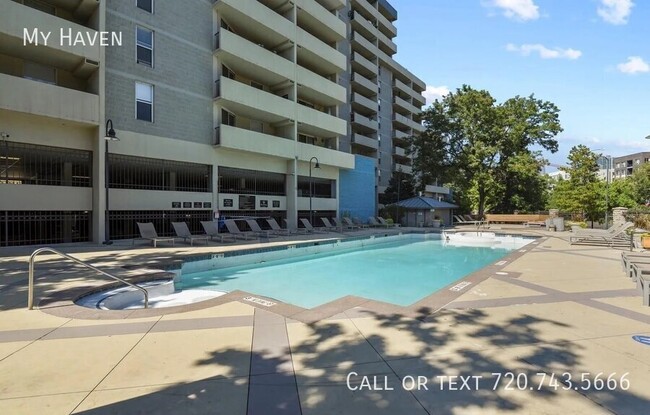 Building Photo - 10th Floor Unit With Panoramic Views!