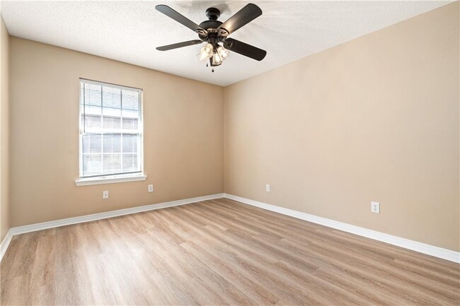 Building Photo - 8158 Magnolia Village Dr N