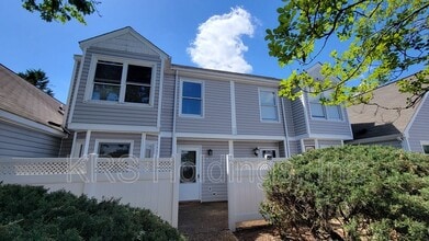 Building Photo - 5059 Avenida Del Sol Dr