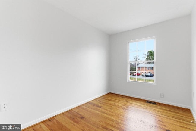 Building Photo - 233 Nottoway Dr