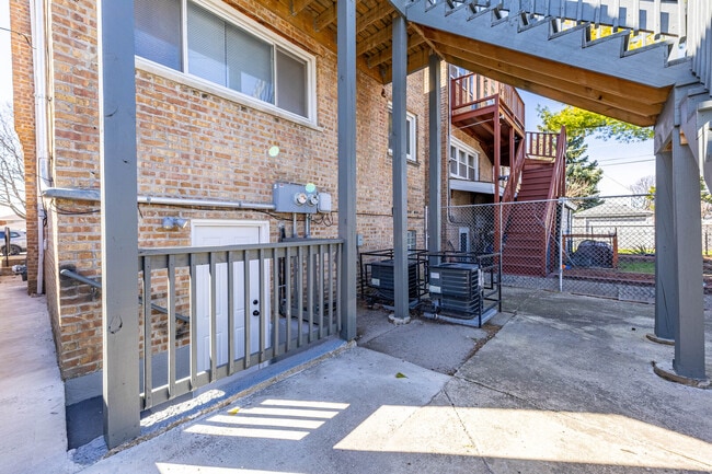 Building Photo - 4914 W 32nd Pl