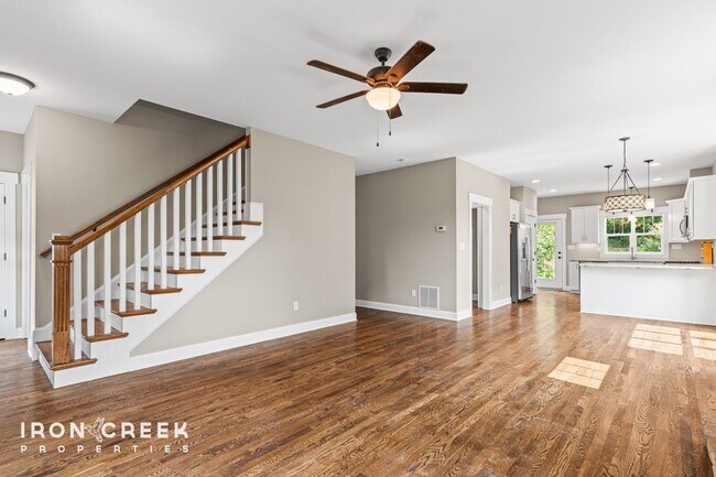Building Photo - Elegant Contemporary Home in North Asheville