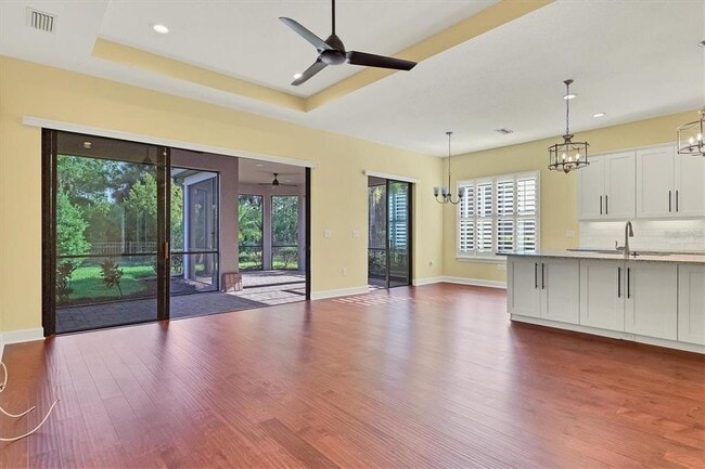 Building Photo - 5580 Semolino St