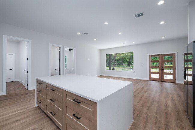 Building Photo - 354 Peach Pt Ln